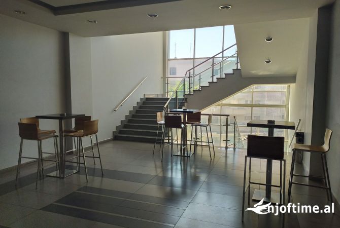 Dyqan Open Space Tek Flag Ship