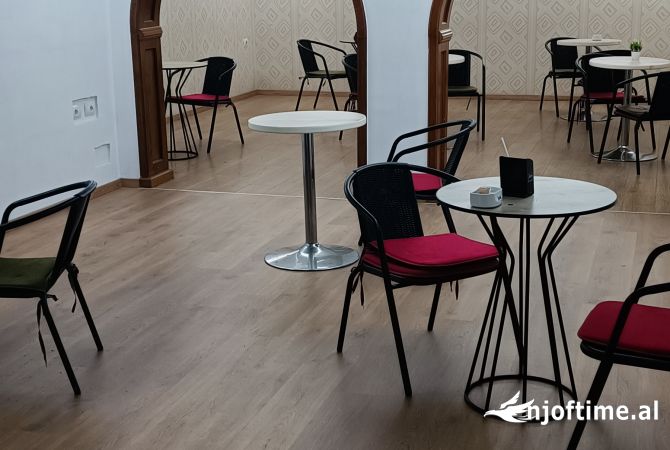 Bar Lounge Me Qera Tek Qyteti Studenti 