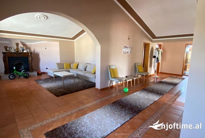 Shtepi me qera 5+1 ne Durres - 400 Euro