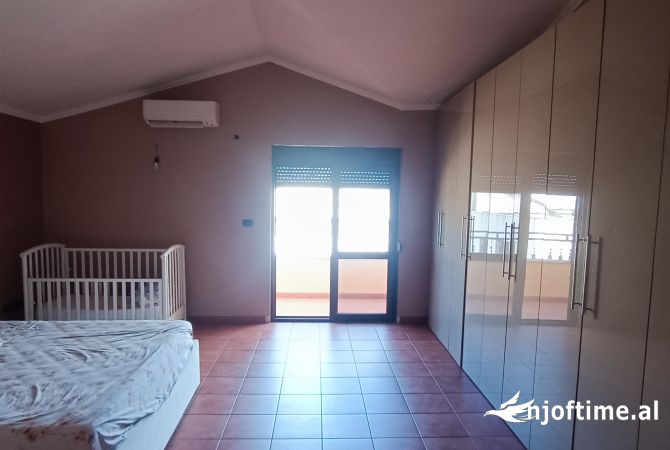 Shtepi me qera Apartament ne Durres, 5+1, Mobilimi Pjeserisht e mobiluar, Pagesa 300  Euro.