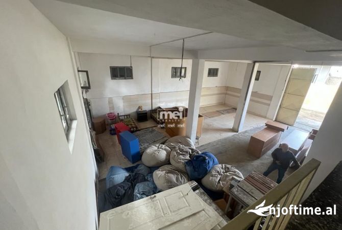 Ambient biznesi me qera 3+1 ne Durres - 700 Euro