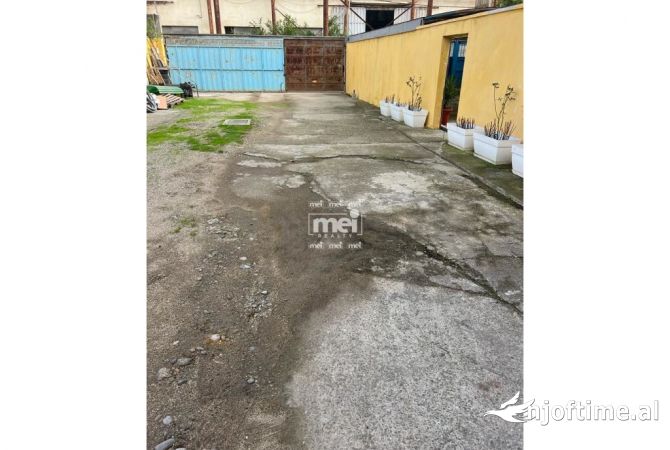 Magazina dhe Zyra Ne Shkozet