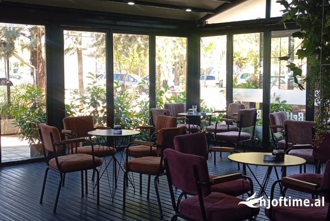 Ambient biznesi me qera 2+1 ne Tirane - 1,700 Euro