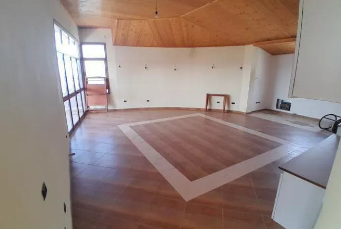 Private house for sale in Tirana 7+1, Emty