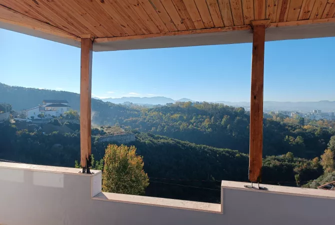 Private house for sale in Tirana 7+1, Emty