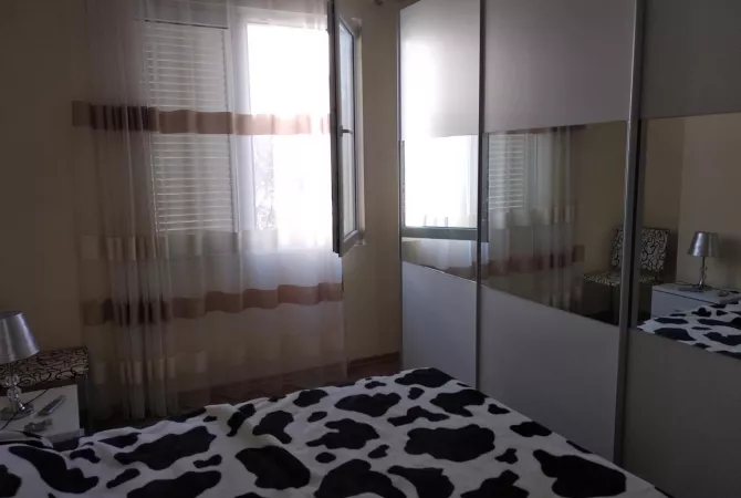 Shtepi me qera Apartament ne Tirane, 2+1, Mobilimi E mobiluar, Pagesa 700  Euro.
