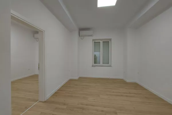 Business Property for Rent 3+1 in Tirana - 700 Euro