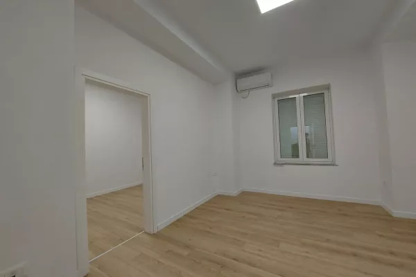 Business Property for Rent 3+1 in Tirana - 700 Euro