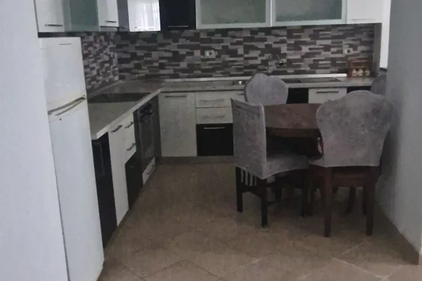 Shtepi me qera 2+1 ne Tirane - 40,000 Leke