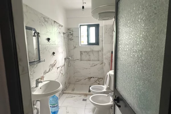 Shtepi me qera Apartament ne Durres, 2+1, Mobilimi E mobiluar, Pagesa 35,000  Leke.