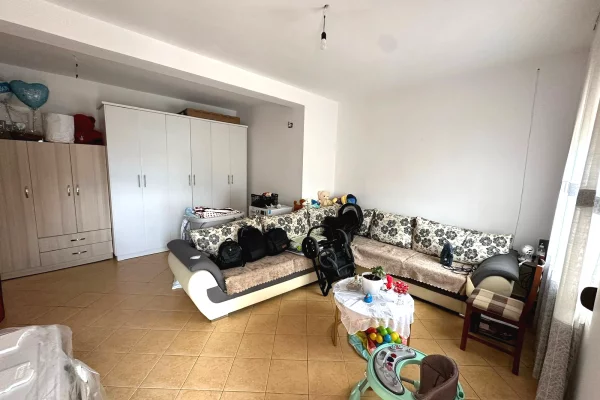 Shtepi me qera Apartament ne Tirane, 2+1, Mobilimi E mobiluar, Pagesa 450  Euro.