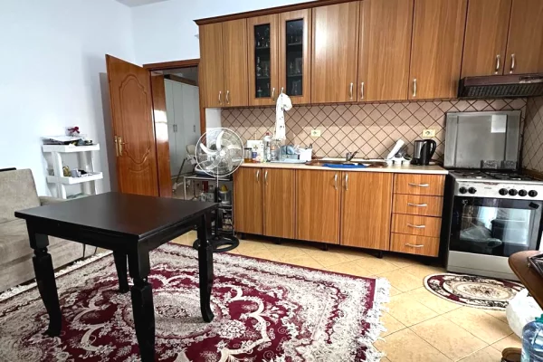 Shtepi me qera 2+1 ne Tirane - 450 Euro