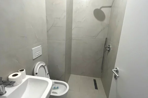 Shtepi me qera Apartament ne Tirane, 1+1, Mobilimi E mobiluar, Pagesa 40,000  Leke.