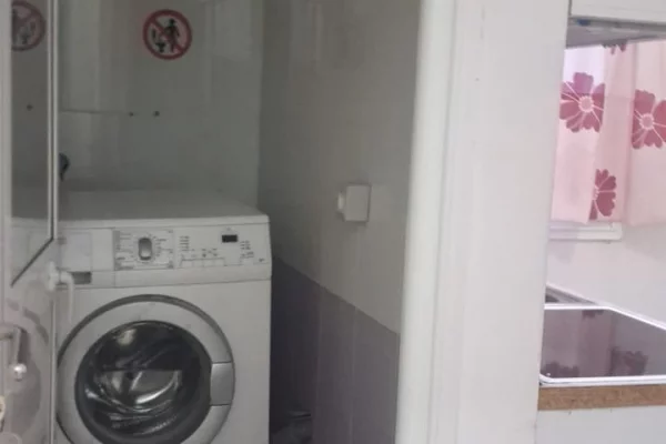 Shtepi me qera Apartament ne Tirane, Garsoniere, Mobilimi E mobiluar, Pagesa 30,000  Leke.
