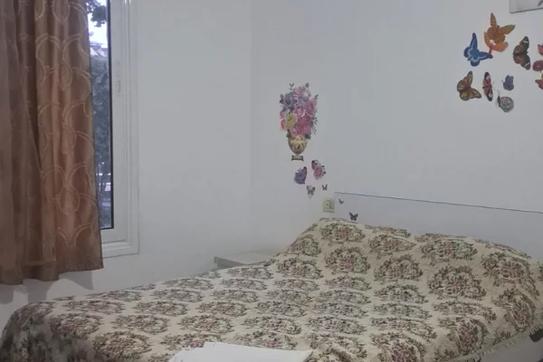 Shtepi me qera Apartament ne Tirane, Garsoniere, Mobilimi E mobiluar, Pagesa 30,000  Leke.