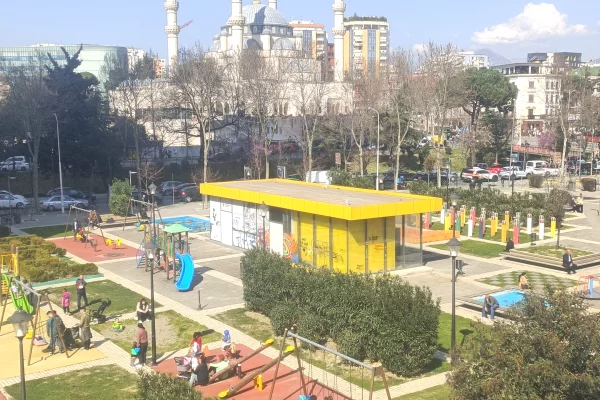 Ambient biznesi me qera 3+1 ne Tirane - 750 Euro