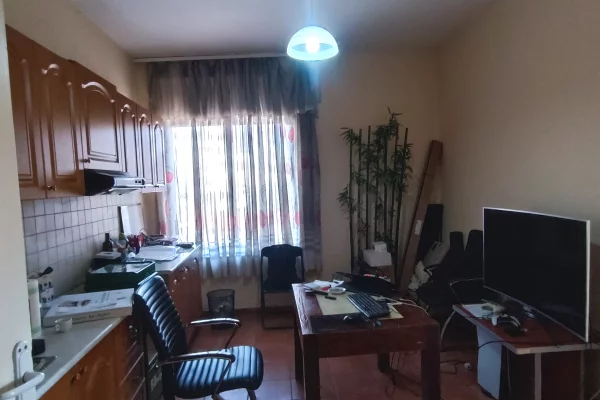 Zyra Me Qera Tek Downtown One