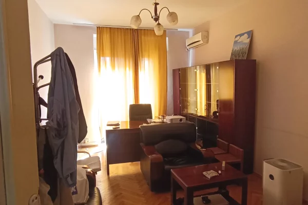 Ambient biznesi me qera 3+1 ne Tirane - 750 Euro