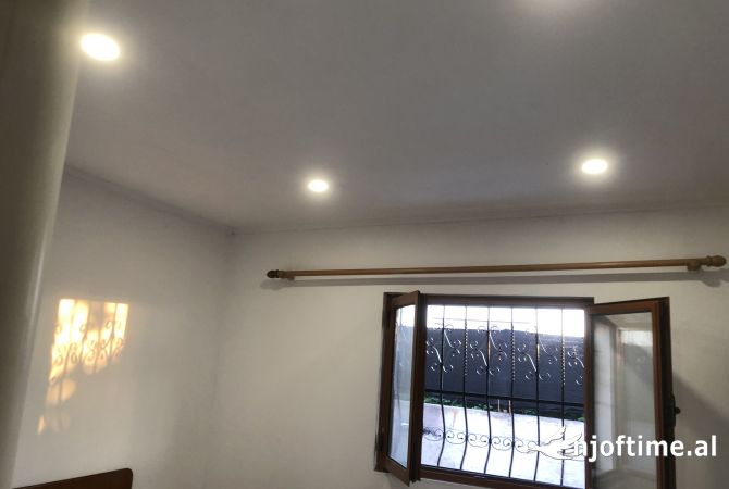 Shtepi me qera Shtepi Private ne Durres, 1+1, Mobilimi E mobiluar, Pagesa 250  Euro.