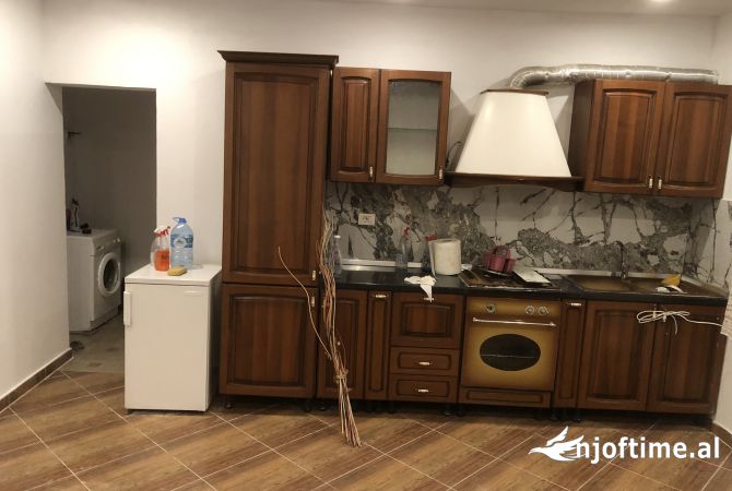 Shtepi me qera Shtepi Private ne Durres, 1+1, Mobilimi E mobiluar, Pagesa 250  Euro.