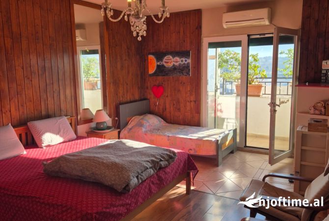 Shtepi ne shitje Penthose(kati i fundit panoramik) ne Tirane, 4+1, Mobilimi Pjeserisht e mobiluar, Pagesa 357,700  Euro.