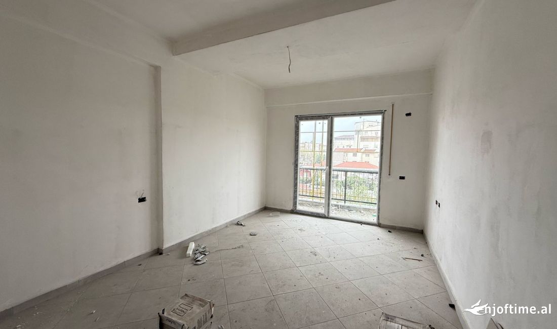 Shtepi ne shitje Apartament ne Tirane, 2+1, Mobilimi Bosh, pa mobiluar, Pagesa 175,000  Euro.