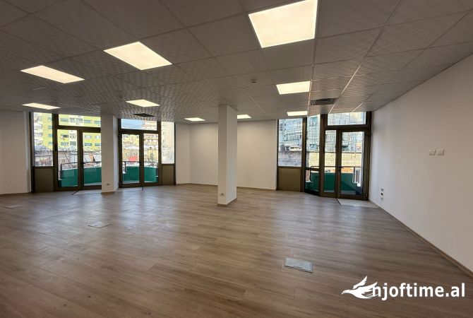 Ambient biznesi me qera 3+1 ne Tirane - 1,500 Euro