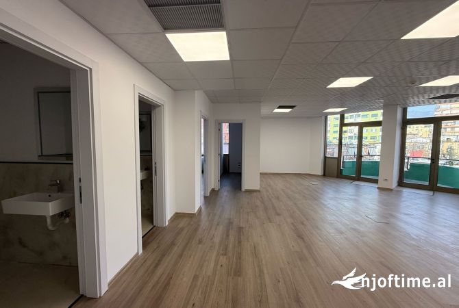 Ambient biznesi me qera 3+1 ne Tirane - 1,500 Euro