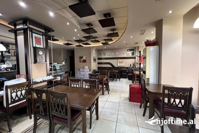 Ambient biznesi me qera 2+1 ne Tirane - 130,000 Leke