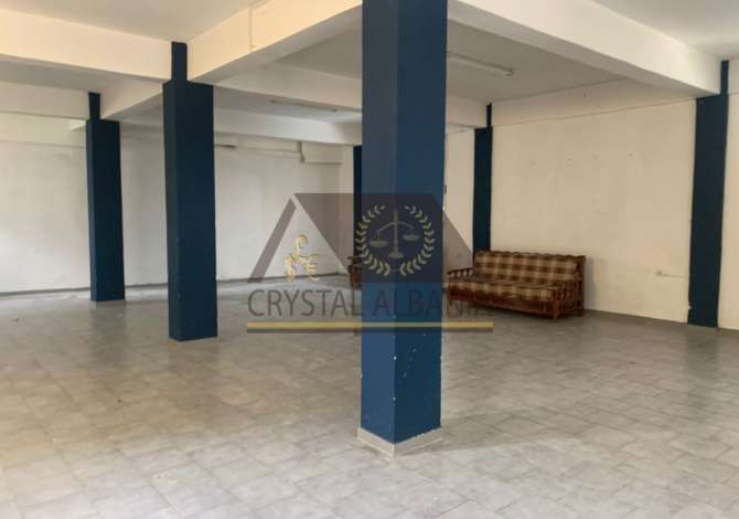 Ambient biznesi me qera 4+1 ne Tirane - 40,000 Leke