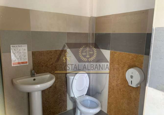 Ambient biznesi me qera 4+1 ne Tirane - 40,000 Leke