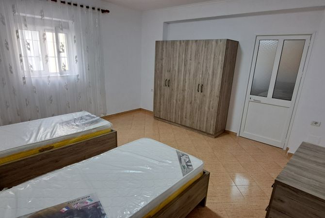 Shtepi me qera 1+1 ne Tirane - 40,000 Leke