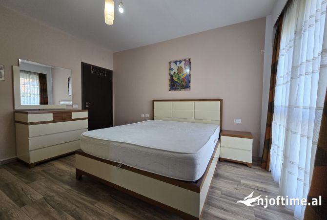 Shtepi me qera Apartament ne Tirane, 2+1, Mobilimi E mobiluar, Pagesa 700  Euro.