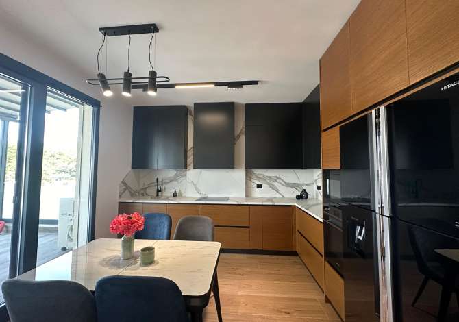 Shtepi ne shitje Apartament ne Tirane, 3+1, Mobilimi E mobiluar, Pagesa 369,000  Euro.