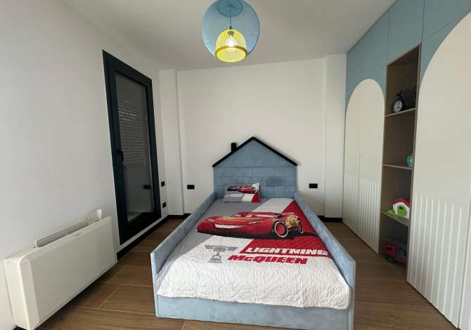 Shtepi ne shitje Apartament ne Tirane, 3+1, Mobilimi E mobiluar, Pagesa 369,000  Euro.