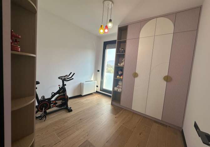 Shtepi ne shitje Apartament ne Tirane, 3+1, Mobilimi E mobiluar, Pagesa 369,000  Euro.