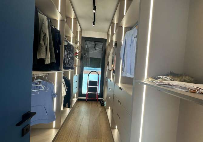 Shtepi ne shitje Apartament ne Tirane, 3+1, Mobilimi E mobiluar, Pagesa 369,000  Euro.