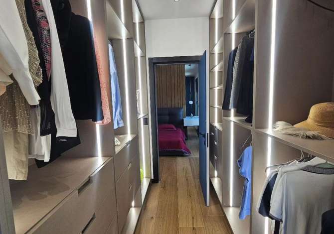 Shtepi ne shitje Apartament ne Tirane, 3+1, Mobilimi E mobiluar, Pagesa 369,000  Euro.