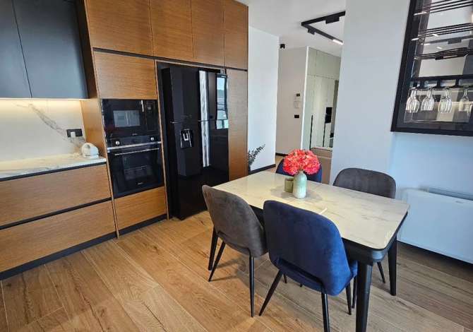 Shtepi ne shitje Apartament ne Tirane, 3+1, Mobilimi E mobiluar, Pagesa 369,000  Euro.