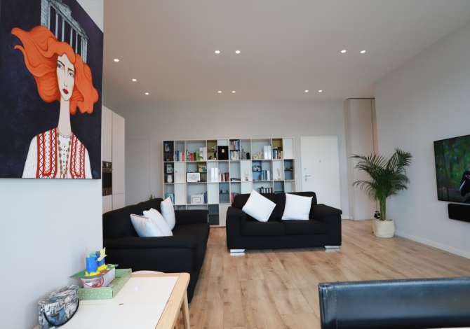 Shtepi me qera Papafingo(kati i catise) ne Tirane, 2+1, Mobilimi E mobiluar, Pagesa 1,500  Euro.