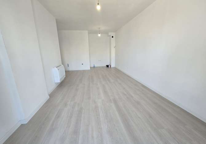 Ambjent Zyrash me Qira mes Myslym Shyrit dhe Rr. Kavajes