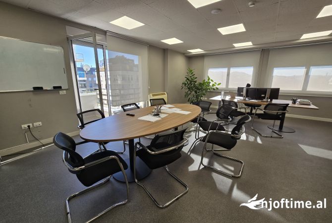 Ambient biznesi me qera 3+1 ne Tirane - 3,300 Euro