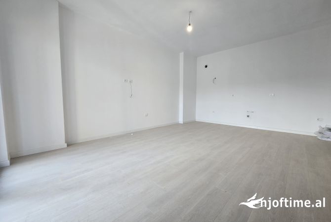 Ambient biznesi me qera 3+1 ne Tirane - 700 Euro