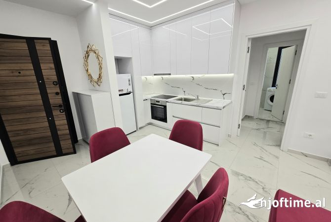 Shtepi me qera Apartament ne Tirane, 1+1, Mobilimi E mobiluar, Pagesa 650  Euro.