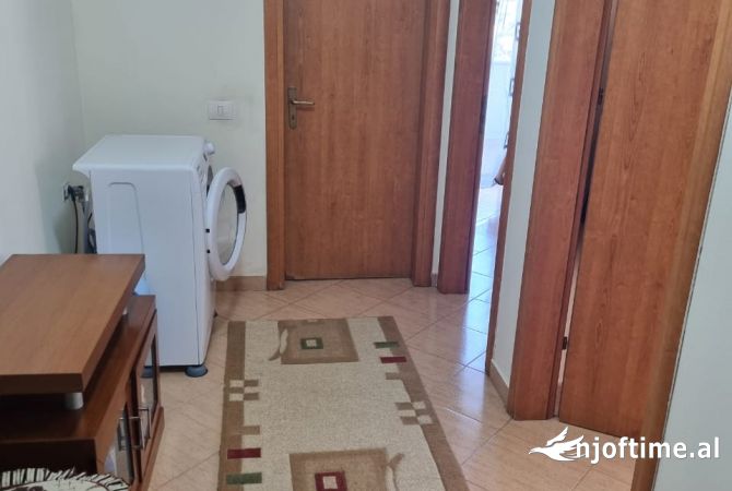Shtepi me qera 2+1 ne Tirane - 400 Euro