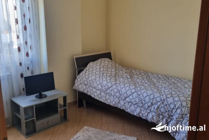 Shtepi me qera Apartament ne Tirane, 2+1, Mobilimi E mobiluar, Pagesa 400  Euro.