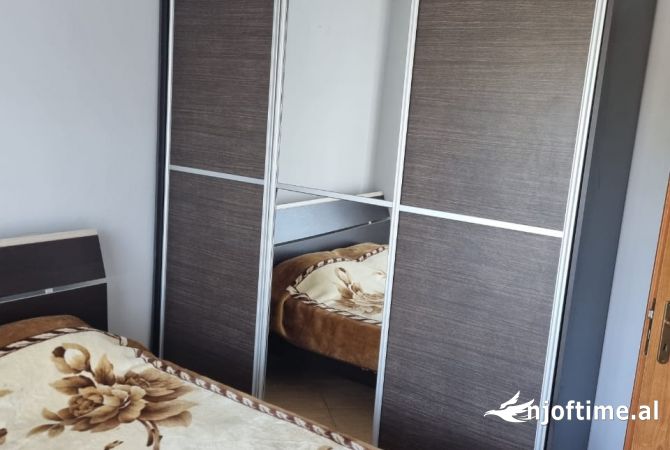 Shtepi me qera Apartament ne Tirane, 2+1, Mobilimi E mobiluar, Pagesa 400  Euro.