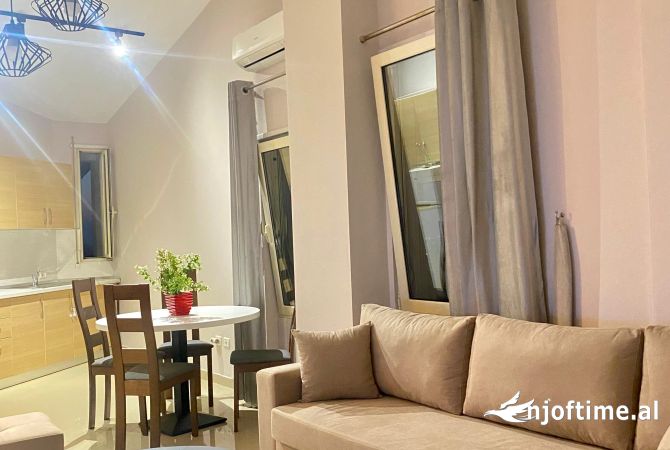 Shtepi me qera Apartament ne Tirane, 2+1, Mobilimi E mobiluar, Pagesa 750  Euro.
