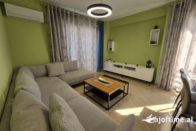 Shtepi me qera Apartament ne Tirane, 2+1, Mobilimi E mobiluar, Pagesa 700  Euro.