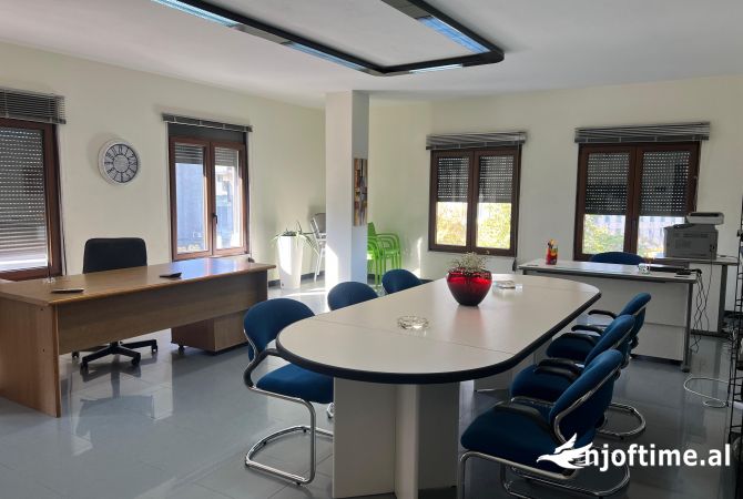 Ambient biznesi me qera 3+1 ne Tirane - 800 Euro